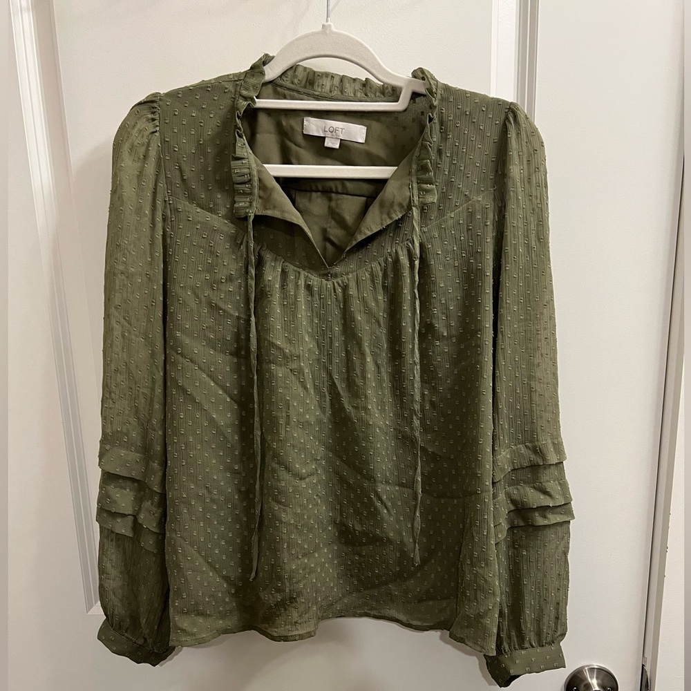 Army green LOFT blouse 💚